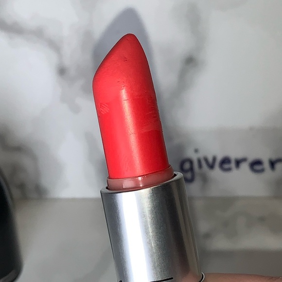 TOXIC TALE Satin Lipstick MAC - Picture 5 of 12